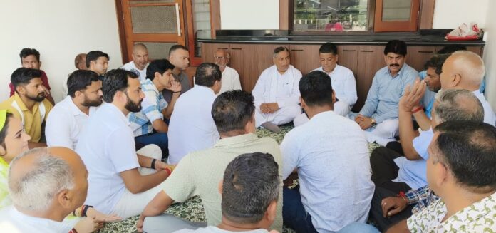 Sat Sharma visits families of cloudburst victims in Jammu, extends condolences2 Sat Sharma visits families of cloudburst victims in Jammu, extends condolences2