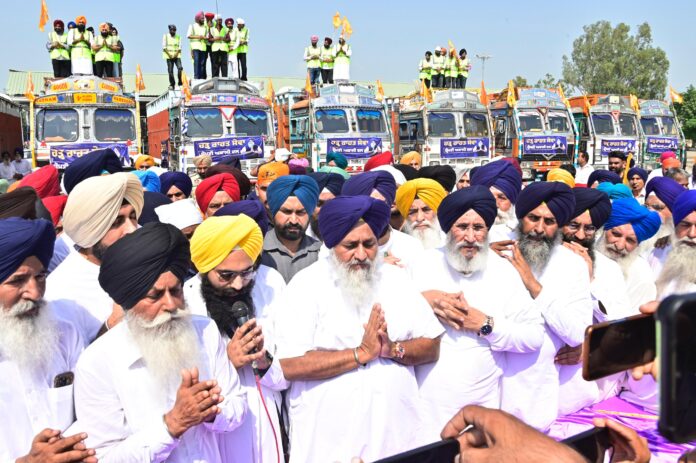 ਸੁਖਬੀਰ ਸਿੰਘ ਬਾਦਲ ਵੱਲੋਂ ਗੁਰਦਾਸਪੁਰ ਤੇ ਜਲੰਧਰ ’ਚ ਵੰਡਣ ਵਾਸਤੇ 100 ਟਰੱਕ ਮੱਕੀ ਦੇ ਅਚਾਰ ਦੇ ਰਵਾਨਾ ਸੁਖਬੀਰ ਸਿੰਘ ਬਾਦਲ ਵੱਲੋਂ ਗੁਰਦਾਸਪੁਰ ਤੇ ਜਲੰਧਰ ’ਚ ਵੰਡਣ ਵਾਸਤੇ 100 ਟਰੱਕ ਮੱਕੀ ਦੇ ਅਚਾਰ ਦੇ ਰਵਾਨਾ